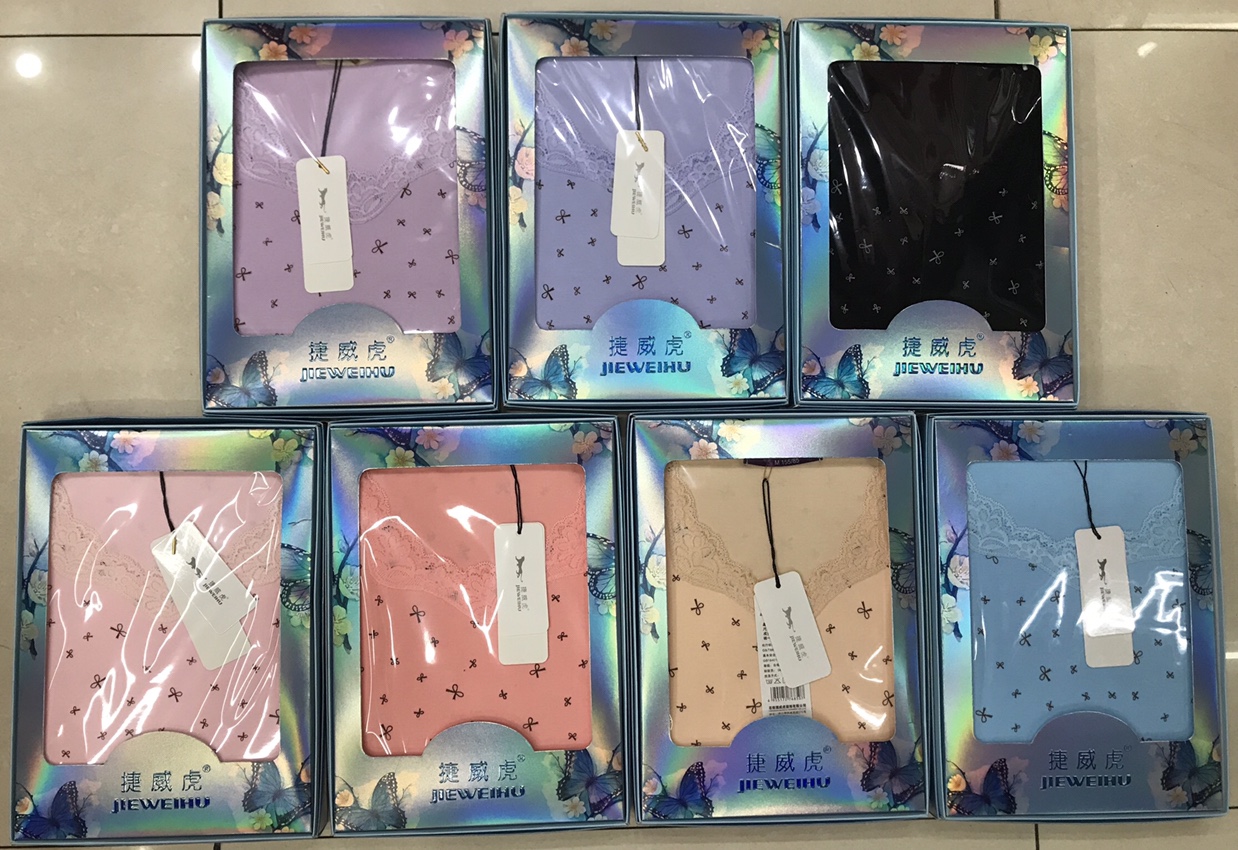 Lady's cotton printed suit thumbnail