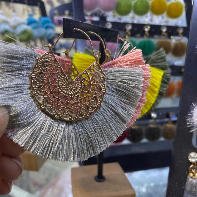 流苏排线耳环产品图