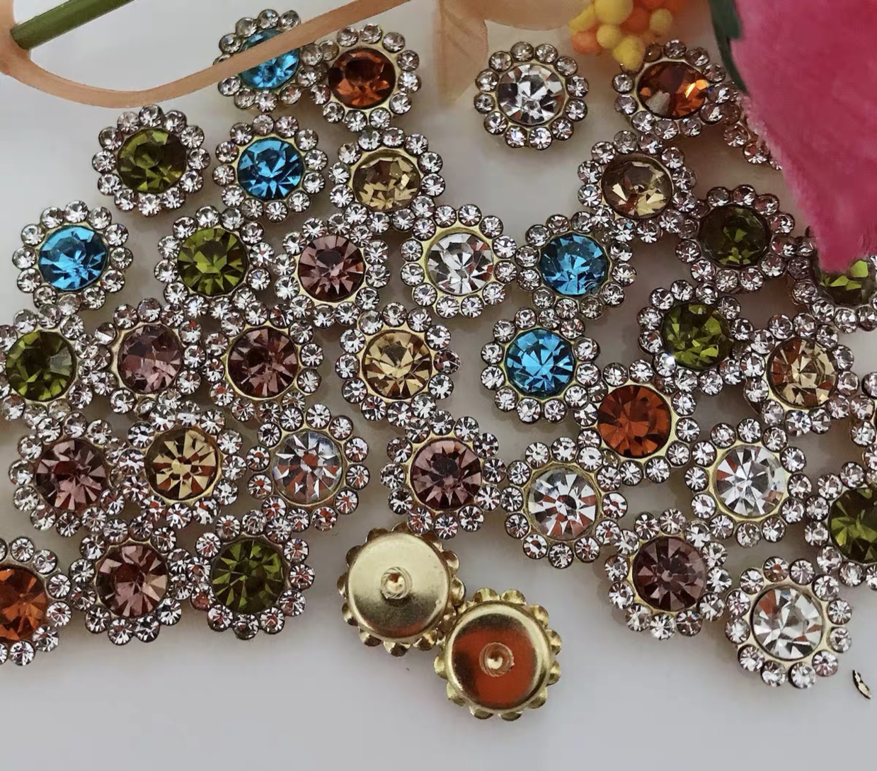 New Sunflower Hand Stitched Drill Round Flower Tray Drill Buckle Bow Flower Heart Diy Accessories Flower Core Accessories Accessories details Picture