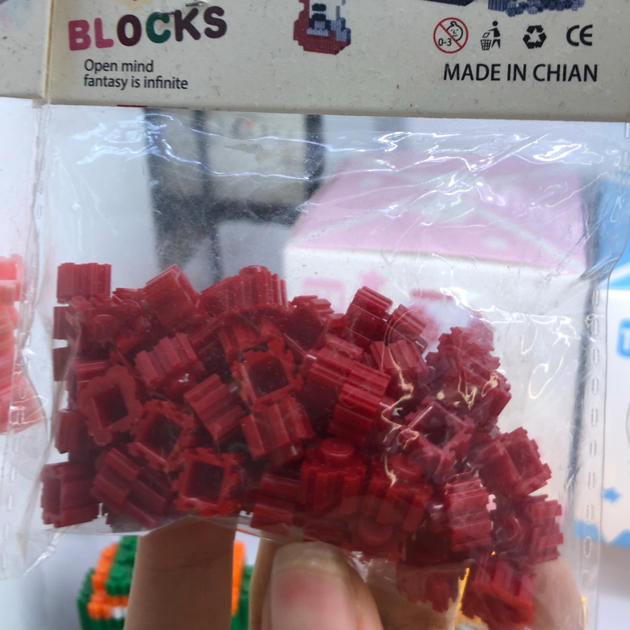 小袋红色小颗粒