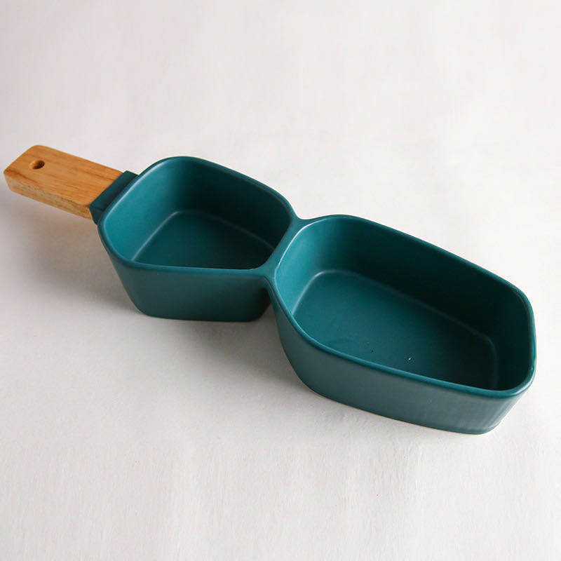 Nordic style modern and fashionable matte frosted ceramic two-compartment pastry, dried fruit, fruit wood handle bowl Application Scenario