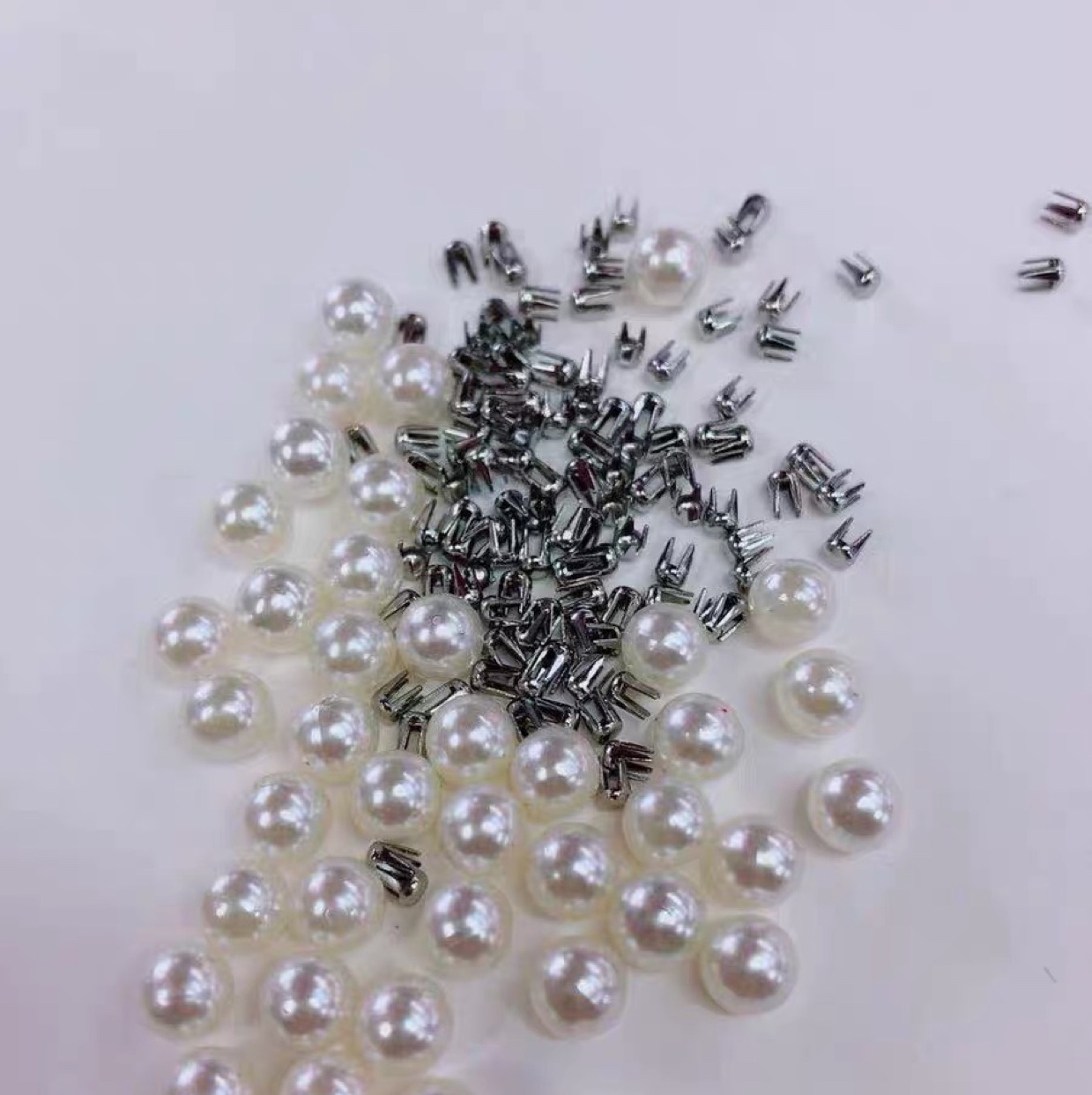 2.3Mm Non-Porous Pearl Nails Four Claw Nails Clothing Accessories Special Diy Bead Nails Application Scenario