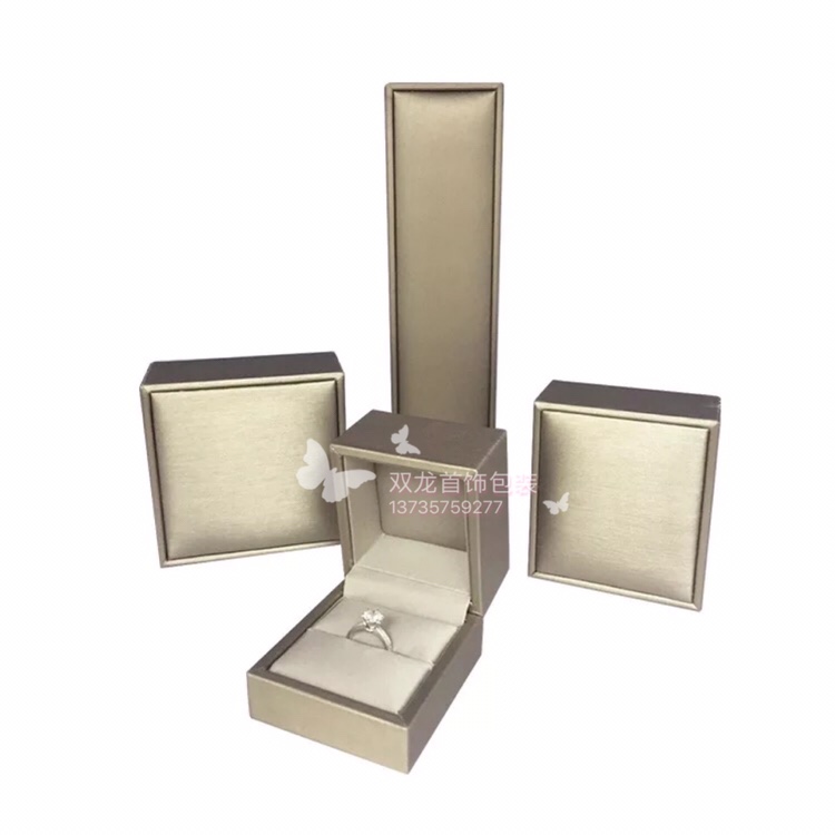 直角凸边拉丝手镯盒细节图