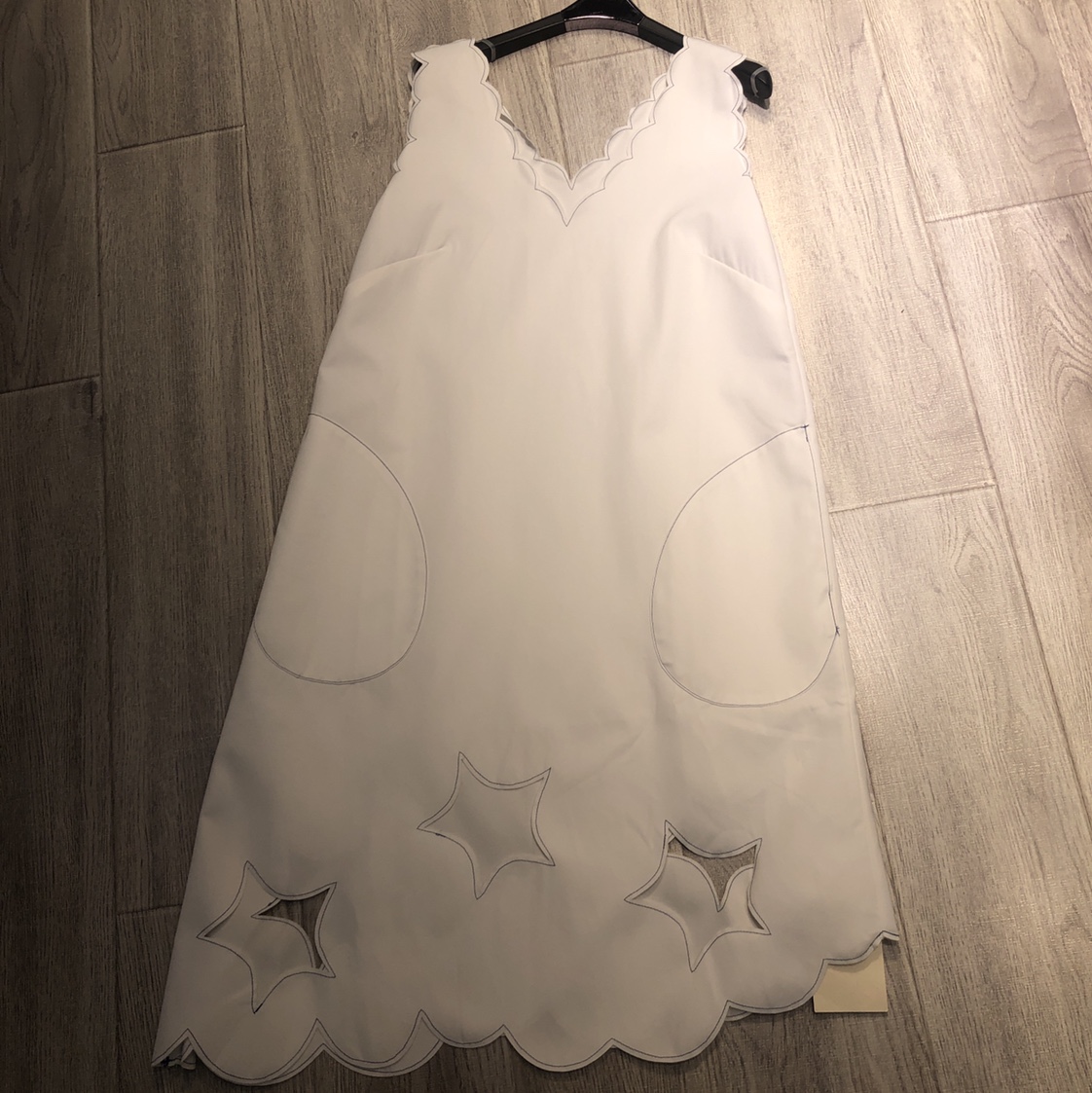白色连衣裙图