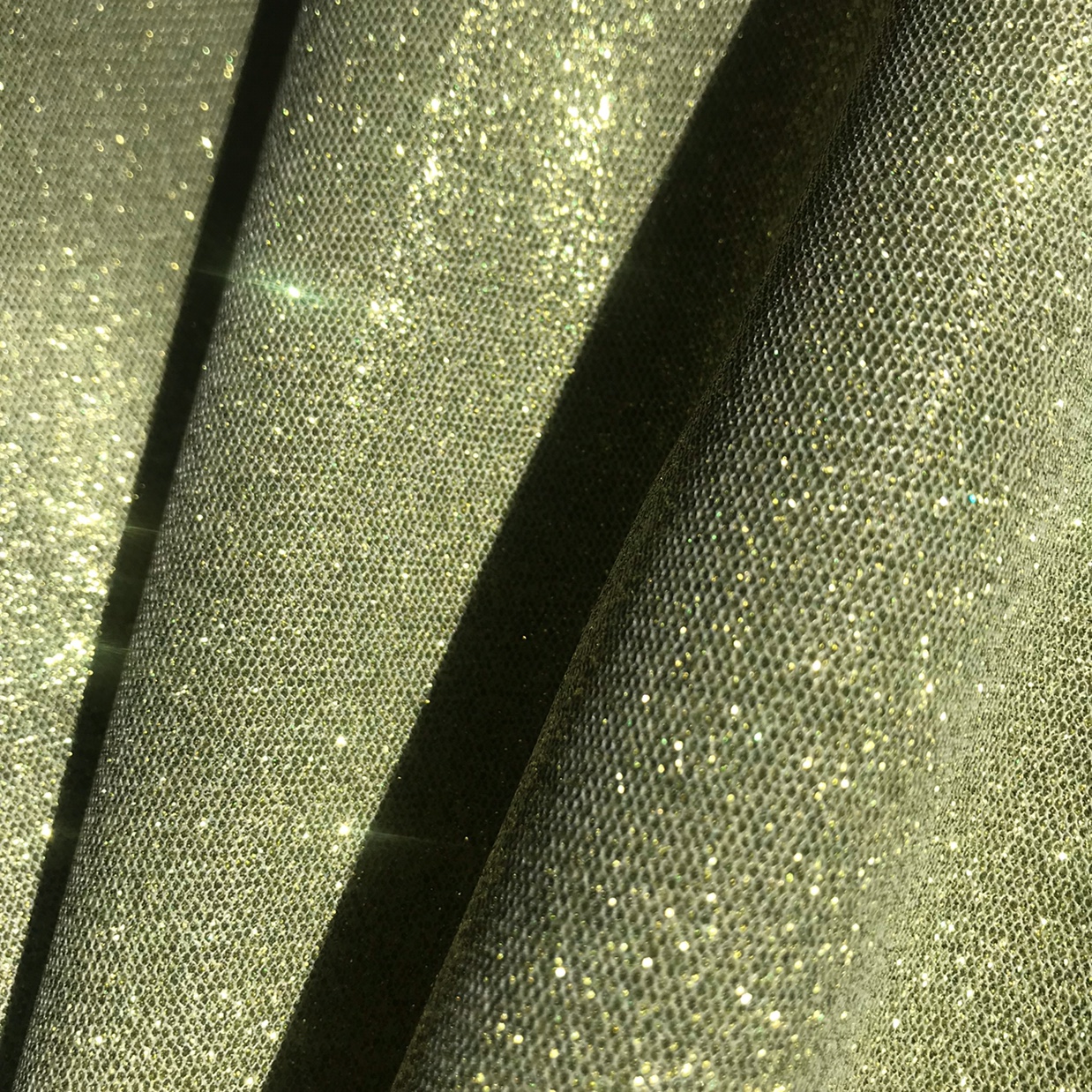 Sprinkle scallion powder, laser iridescence hexagonal mesh, PU Gree shoe material, sequined luggage, artificial leather details Picture