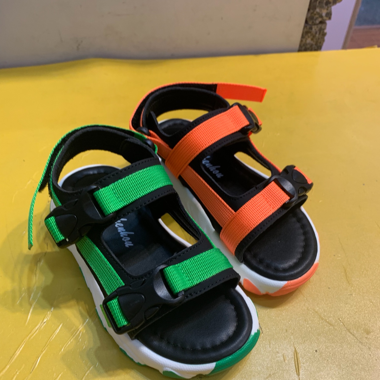 Casual sports fashion sandals thumbnail