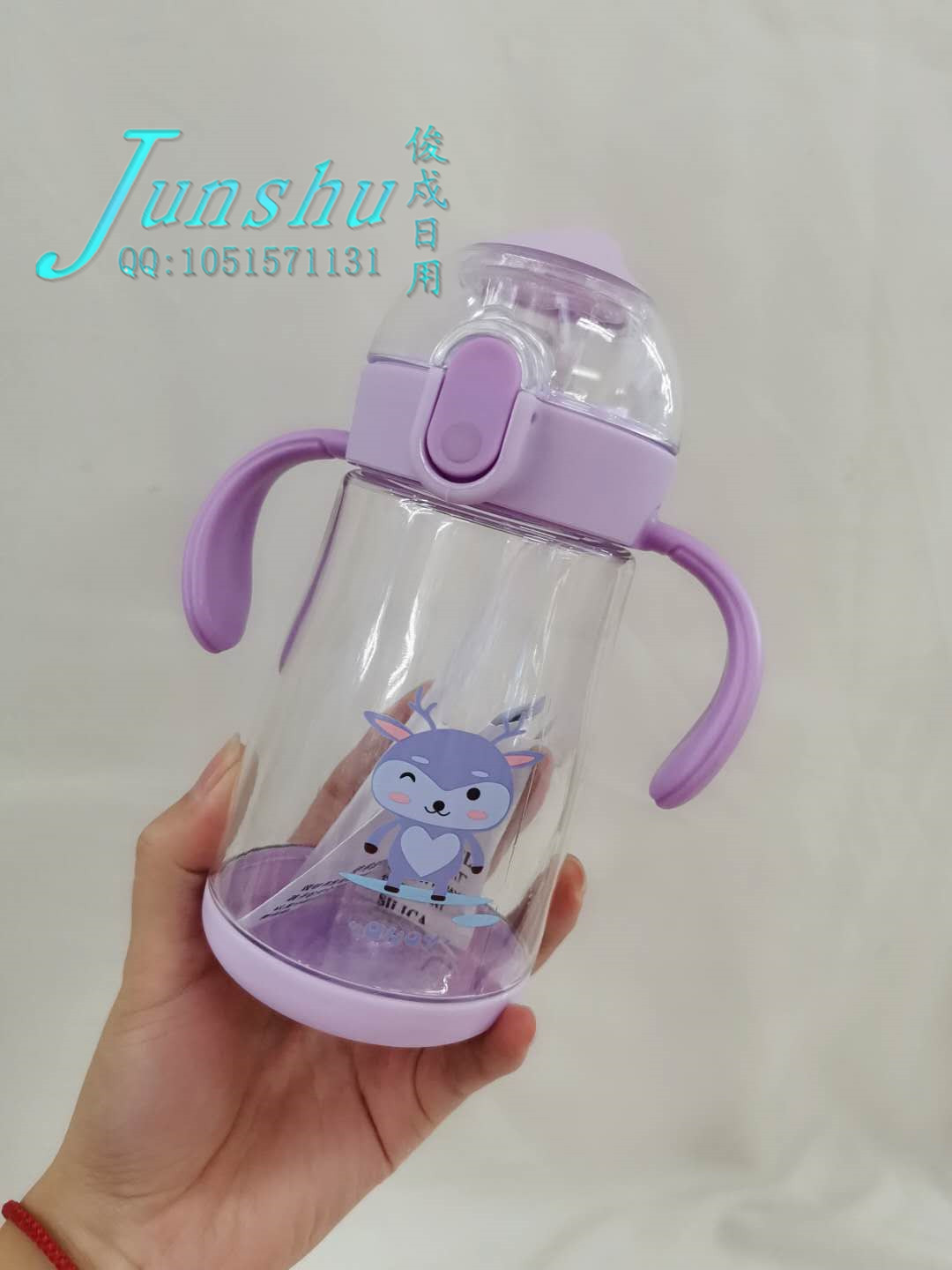 Drinking cups for children have cute patterns