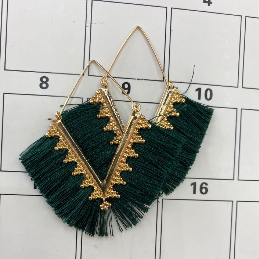 流苏V形耳环
