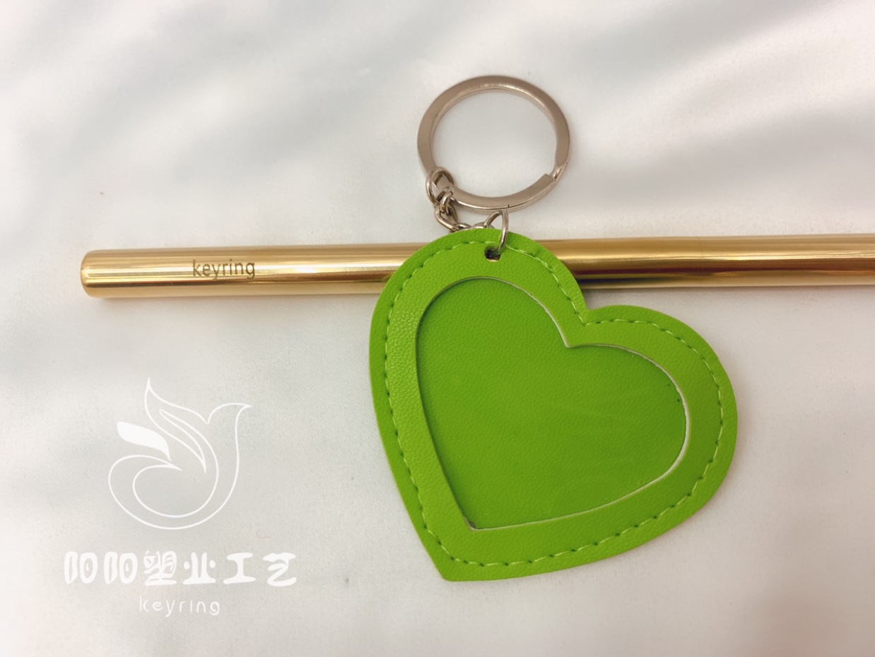 Heart keychain, multi-color photo frame, keychain pendant, magnetic card Application Scenario