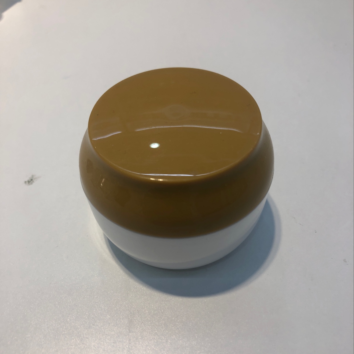 棕色膏霜瓶
