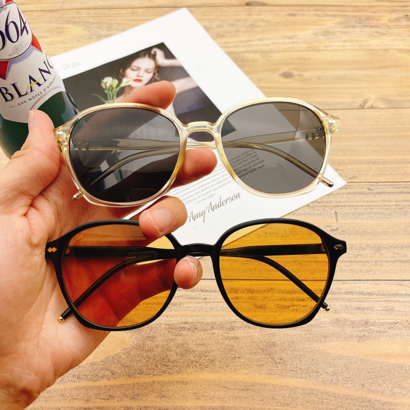 Men and women can go with fashion sunglasses thumbnail