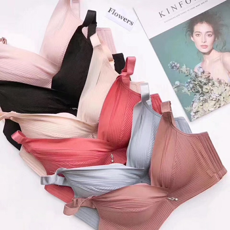 Lace bras come together