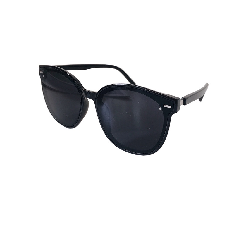 Black pair sunglasses for couples thumbnail