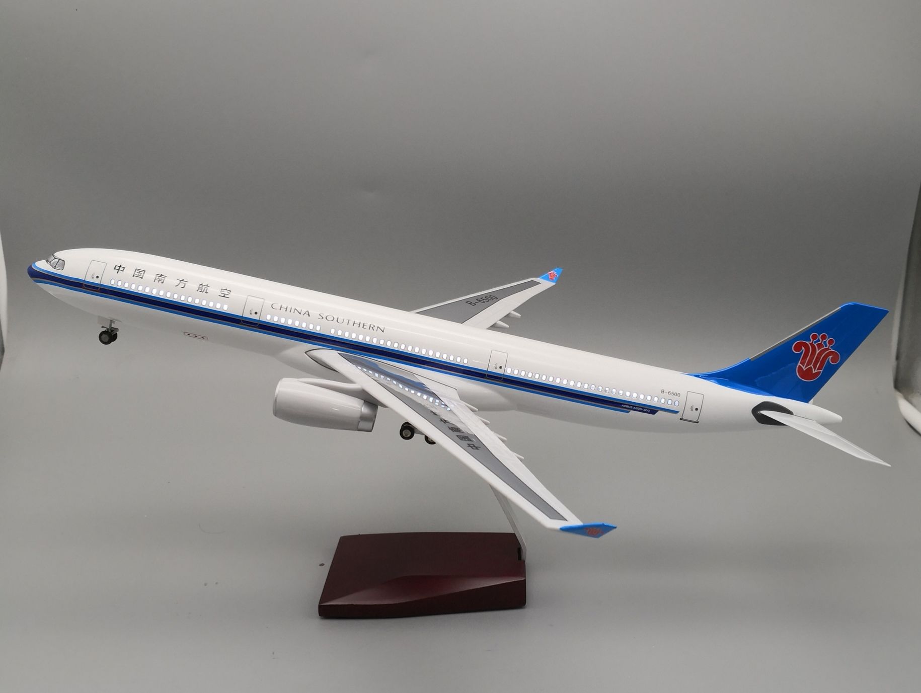 飞机模型（中国南方航空A330 LED声控飞机模型）树脂飞机模型