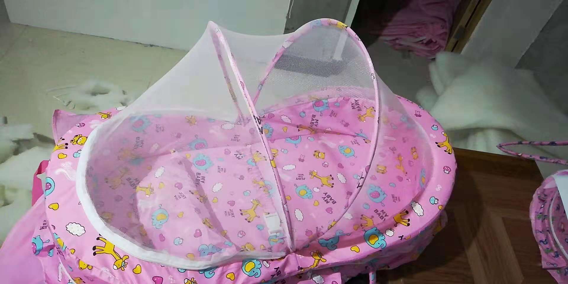 婴儿床实物图