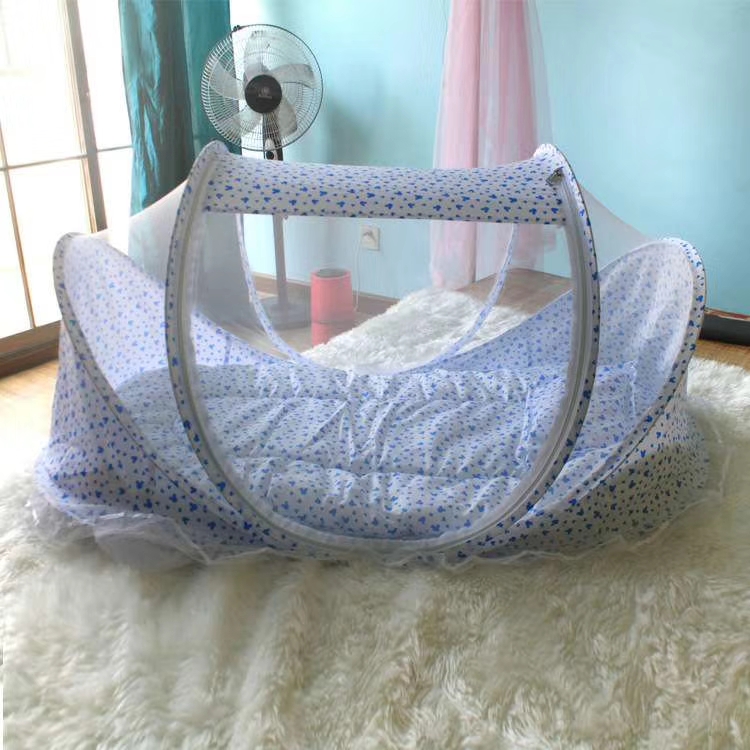 Mickey's three-piece crib thumbnail
