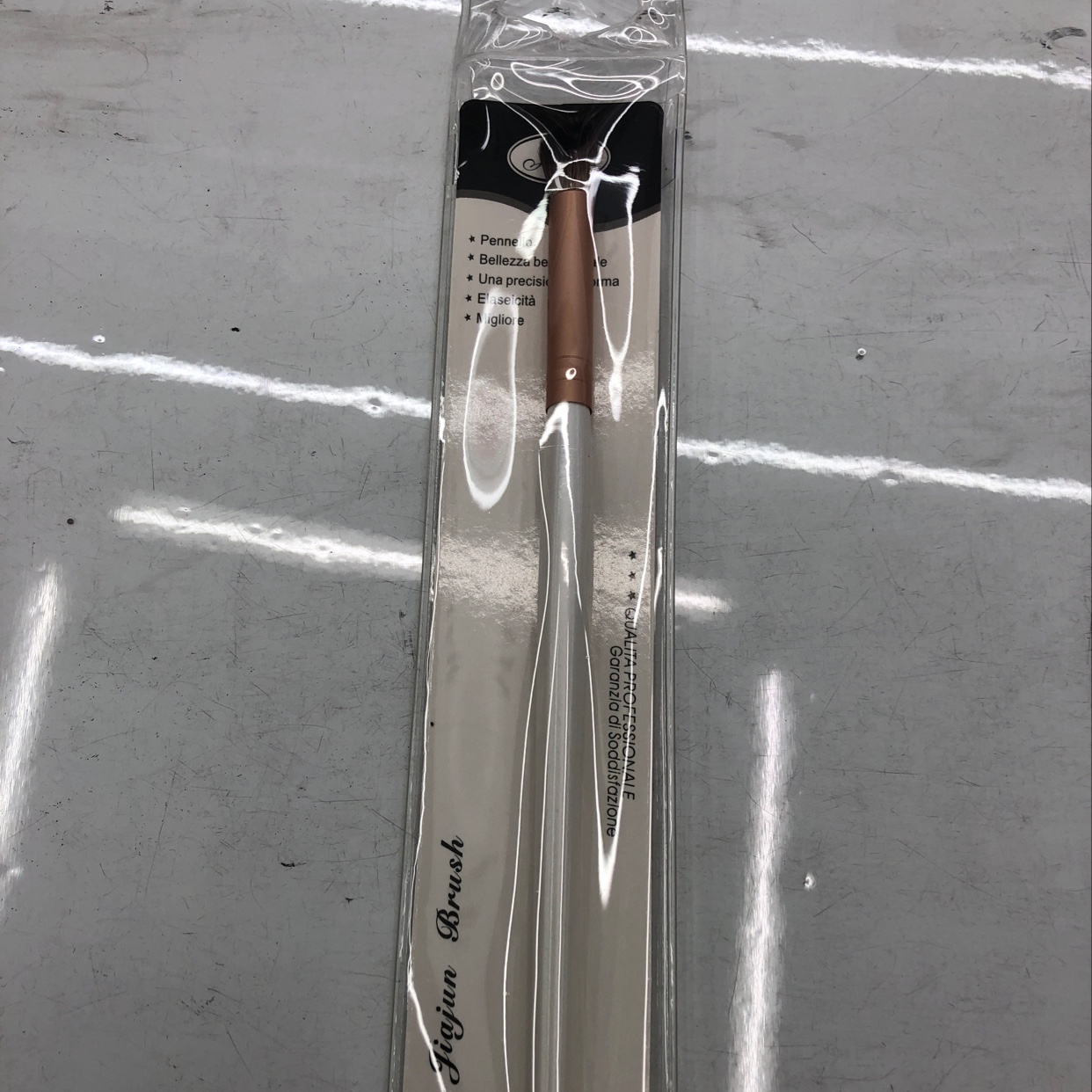 7.2 White rod curved thread eyeshadow brush