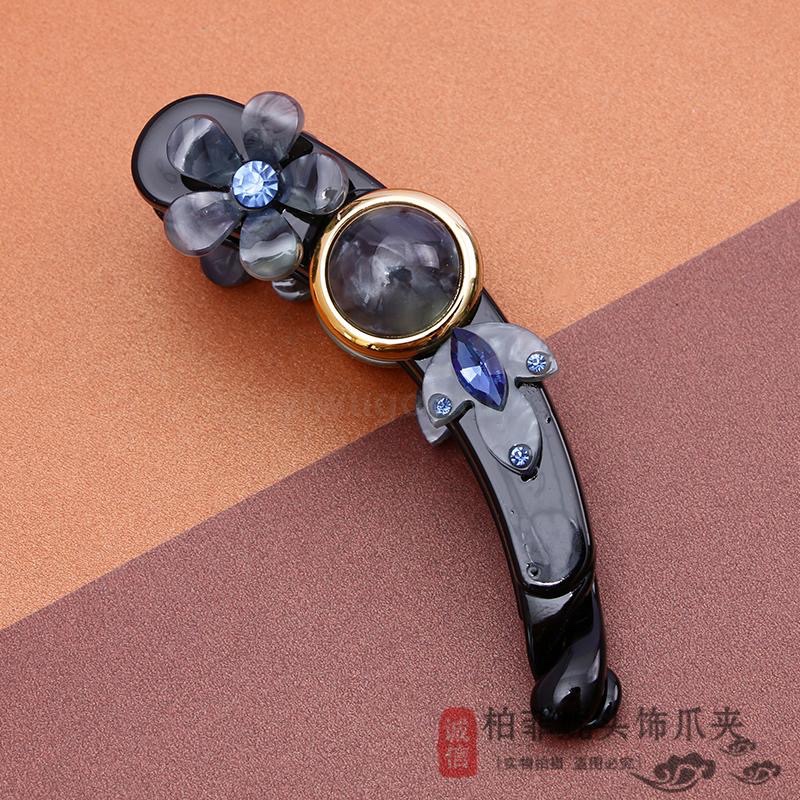 Large banana clip, vertical clip, ponytail hair clip, anti-slip water diamond clip, hair accessory, hairpin, twist clip, small vertical clip Application Scenario