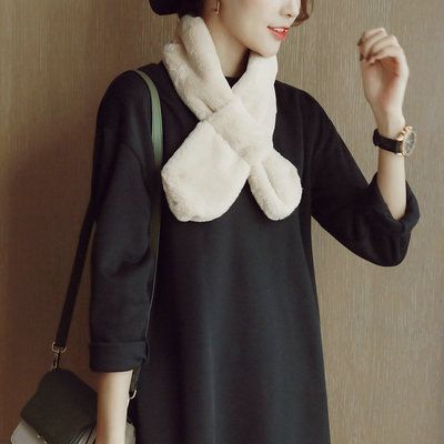 South Korea's Dongdaemun Hot Sale Of Foreign Women All Casual Modeling Imitation Rabbit Hair Hair Collar Warm Scarf Bib details Picture