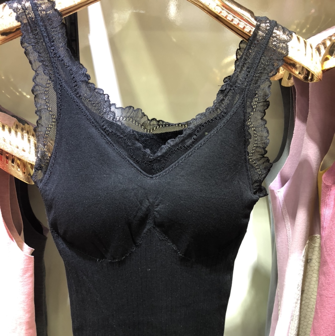 女士保暖毛圈带罩杯吊带背心产品图