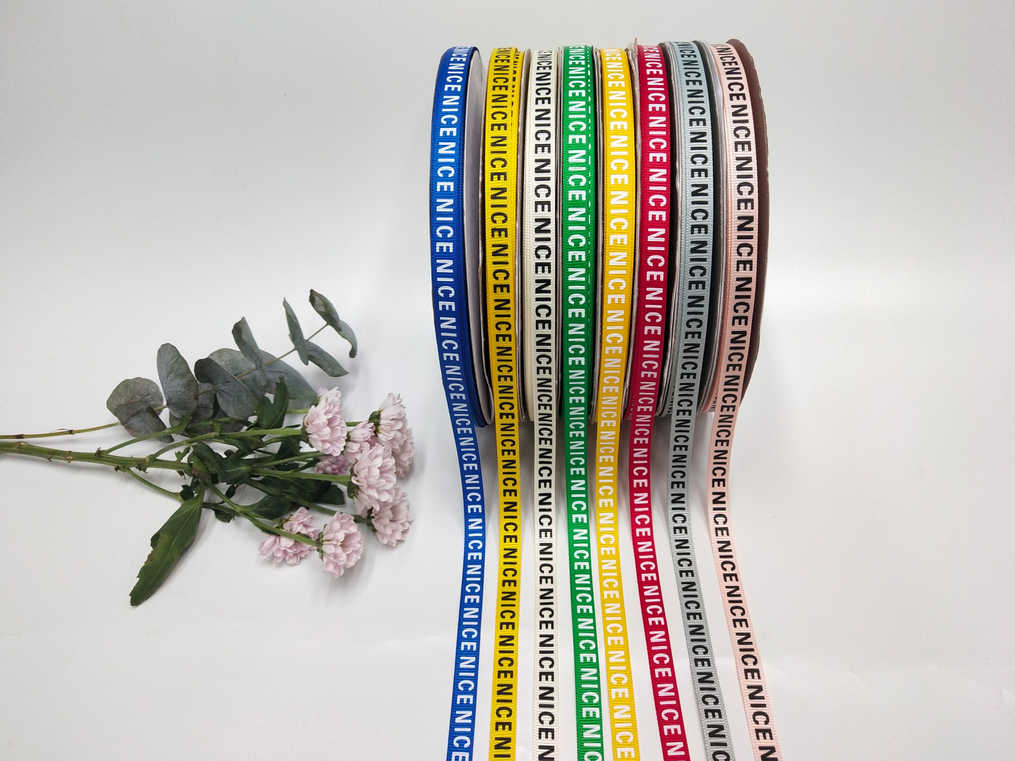 1公分浅黄螺纹印字母NICE头饰耳环辅料包装丝带产品图