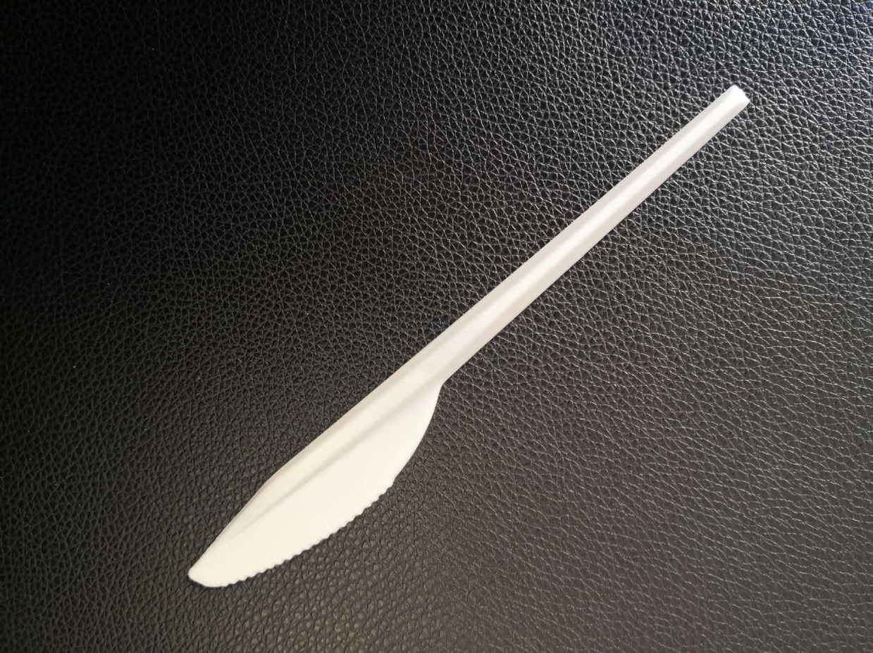 塑料刀，ps刀，一次性塑料刀子生日用品刀，白色刀，蛋糕刀。产品图