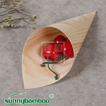 Japanese and Korean creative wooden ice cream cone coffee shop, disposable snack packaging, wooden veneer egg roll container, ice cream packaging