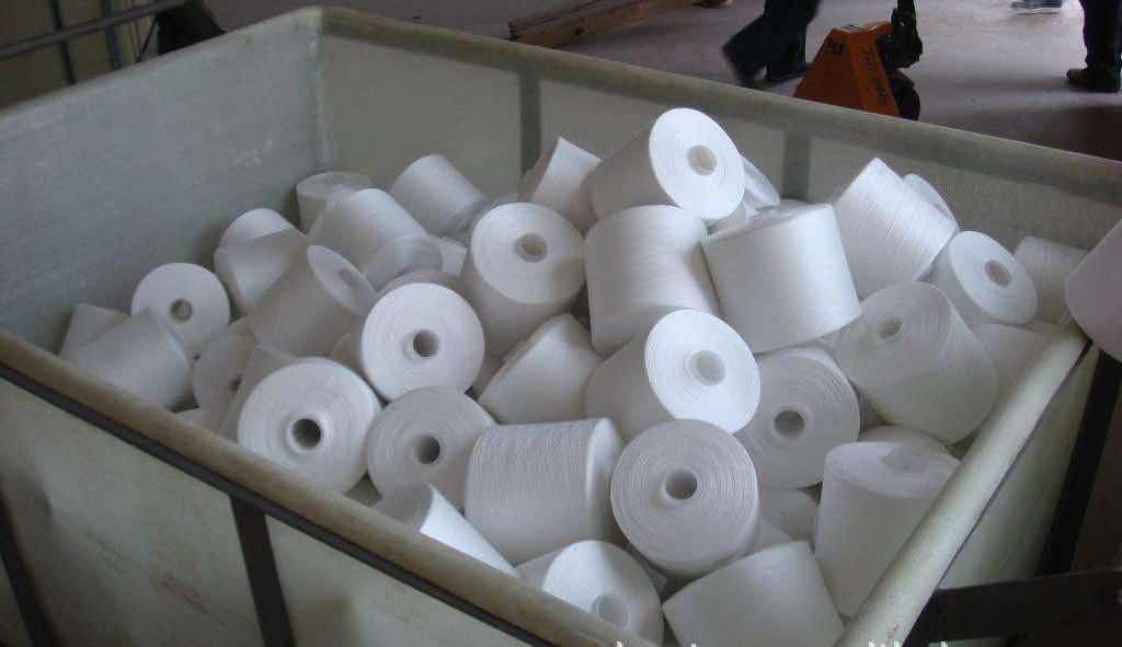 厂家直销402涤纶精纺筒纱不过油坯线再加工原料线钩花拷边底线详情图3