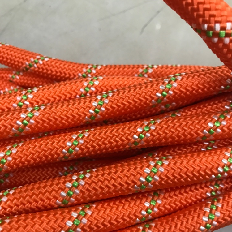 Rock climbing, outdoor mountaineering rope, safety protection rope Application Scenario
