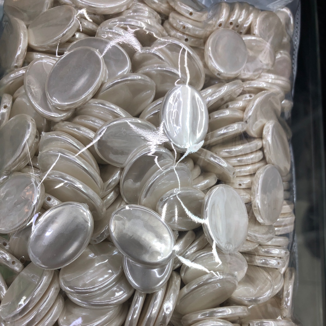 Elliptical straight-hole imitation beaded beads