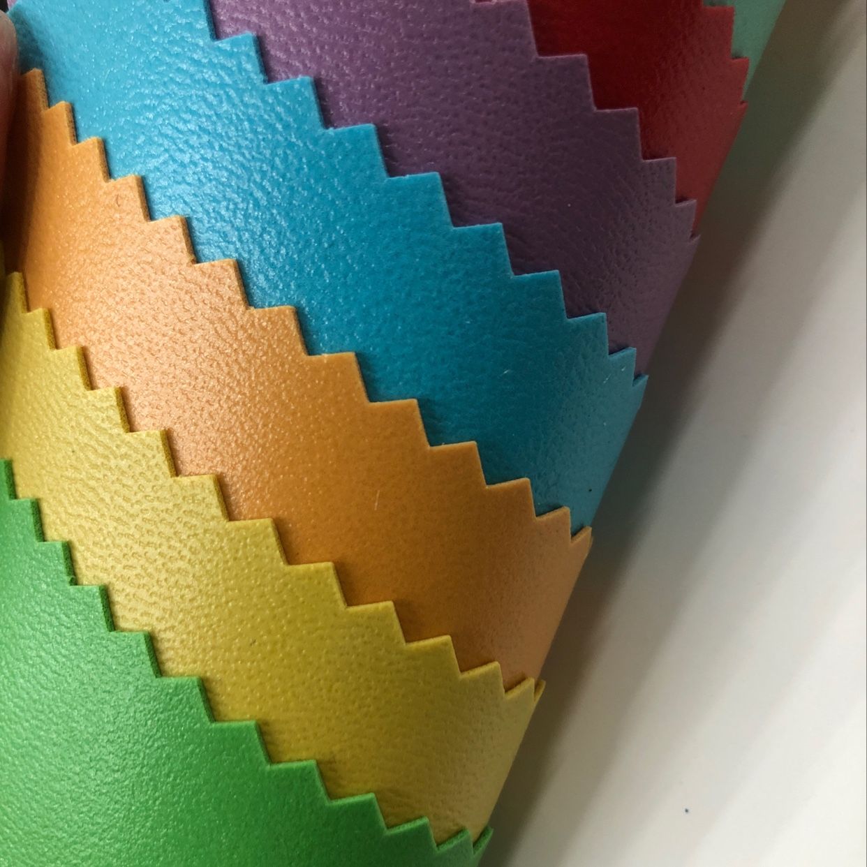 丝光革色丁发泡箱包 皮革 手袋面料 现货供应详情1