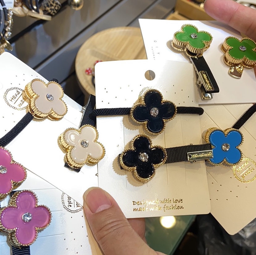 Four-leaf clover hairpin