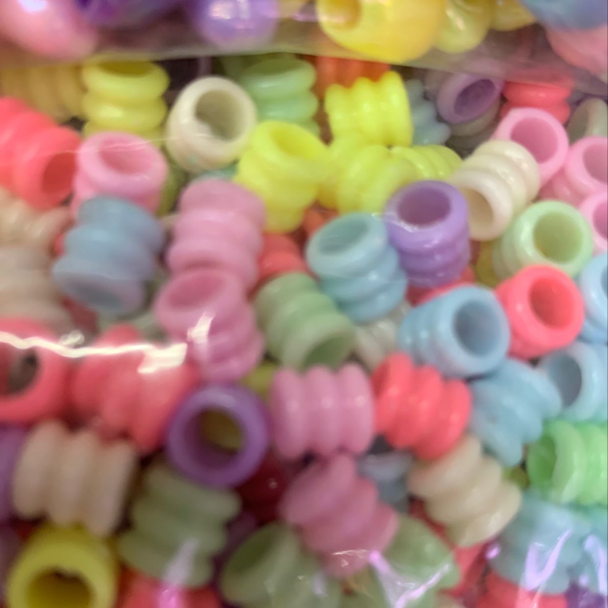Plastic spiral bead thumbnail