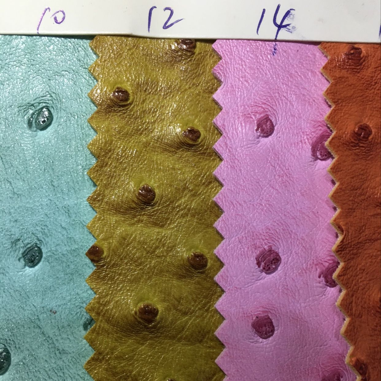 Ostrich-patterned leather luggage and stationery. Leather is used for the leather straps of notebook shoes. Factory direct sales of artificial leather in stock detail image 3