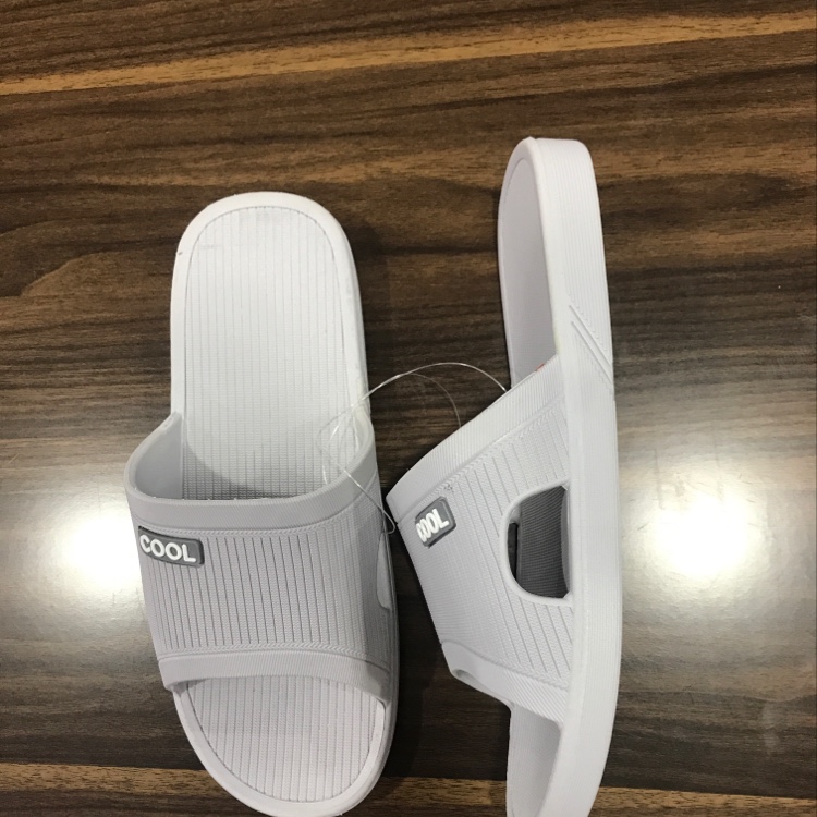 Men's slippers are cool details Picture