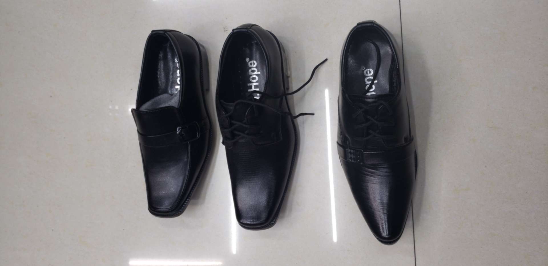 正装西服皮鞋细节图