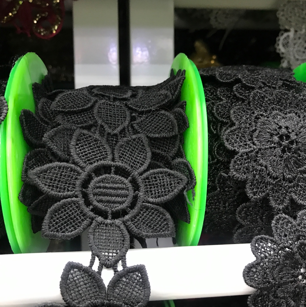 Trim Lace undefined