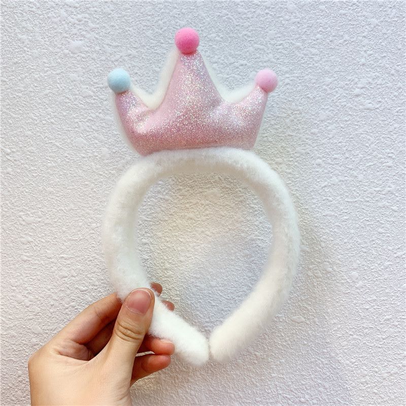 A versatile Chinese-style accessory for Hanfu that doesn't tangle hair - a sheepskin crown hair band Application Scenario