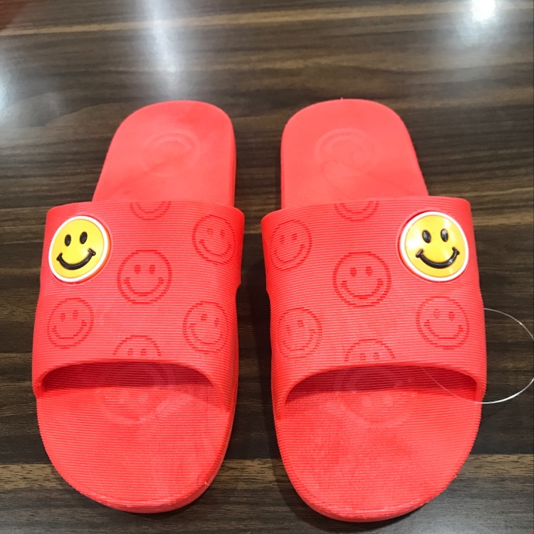 Women's slippers with smiling faces