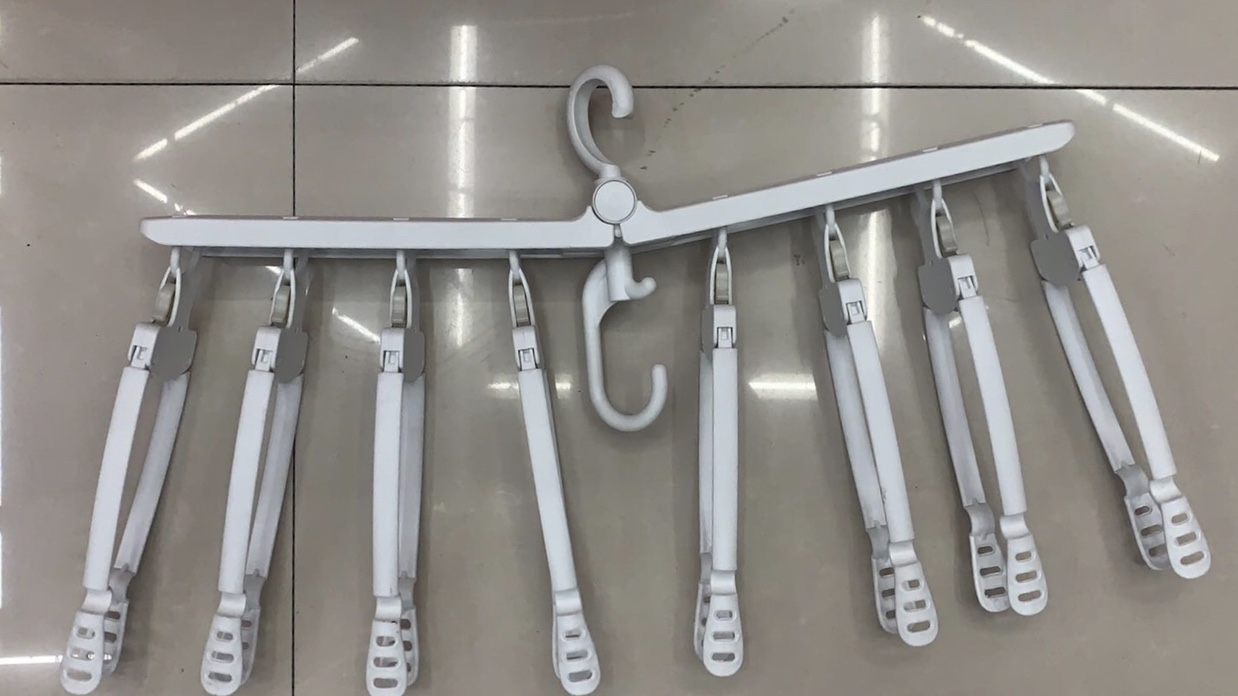 Multifunctional hanger thumbnail