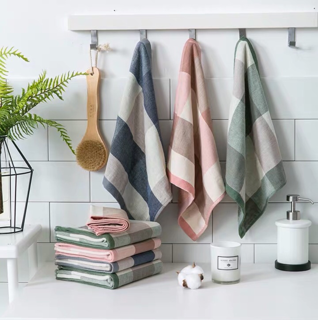 Double-sided towel with gauze loops