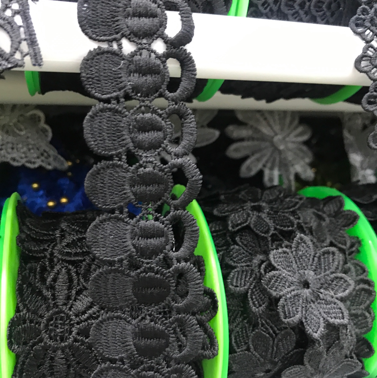Trim Lace undefined