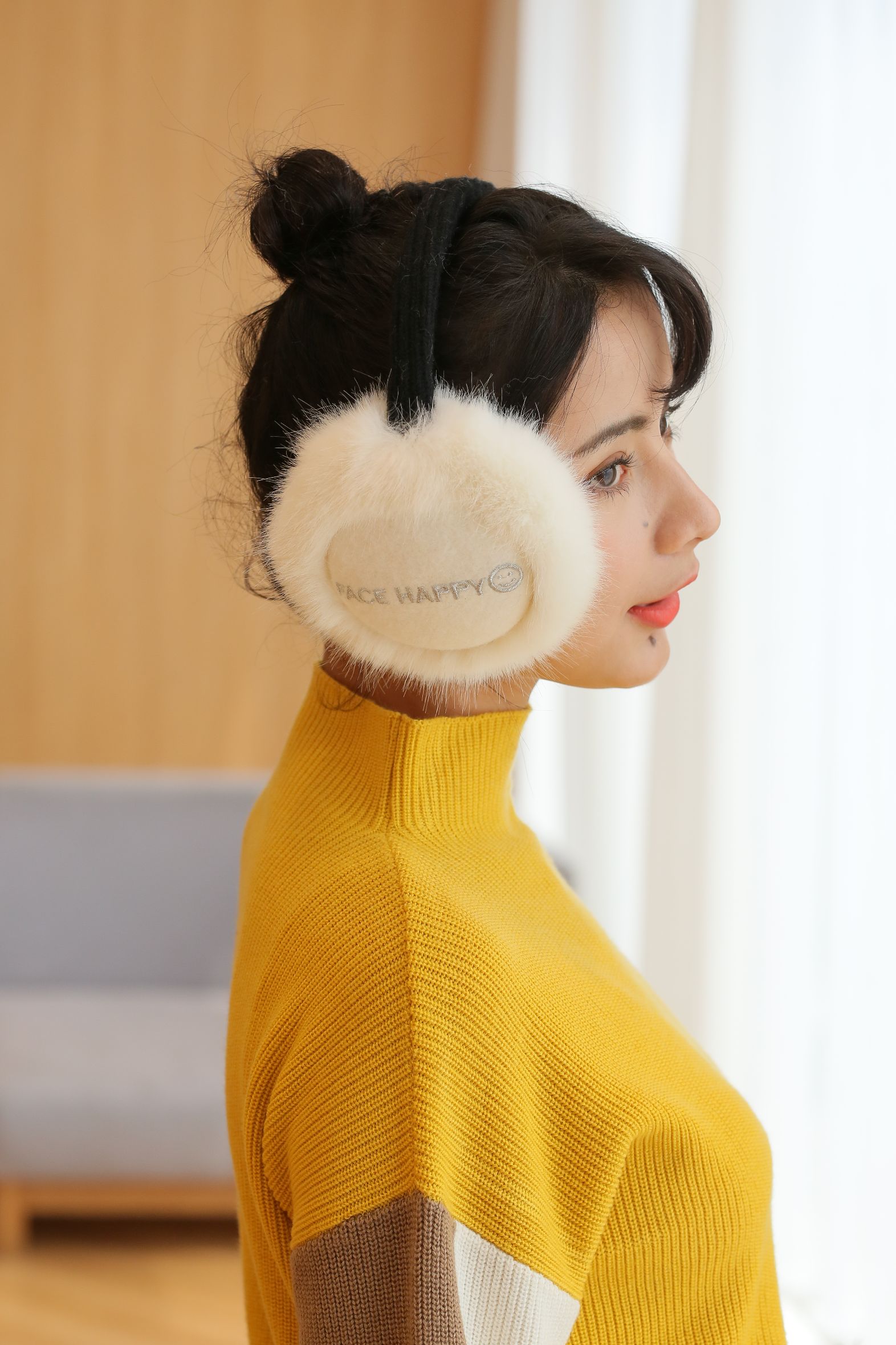Cute smiley face earmuffs and earmuffs thumbnail