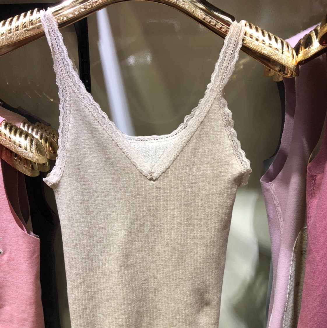 女士保暖毛圈花边吊带产品图
