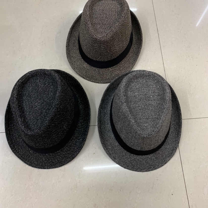 Woolen Top Hat, Gentlemanly Manner