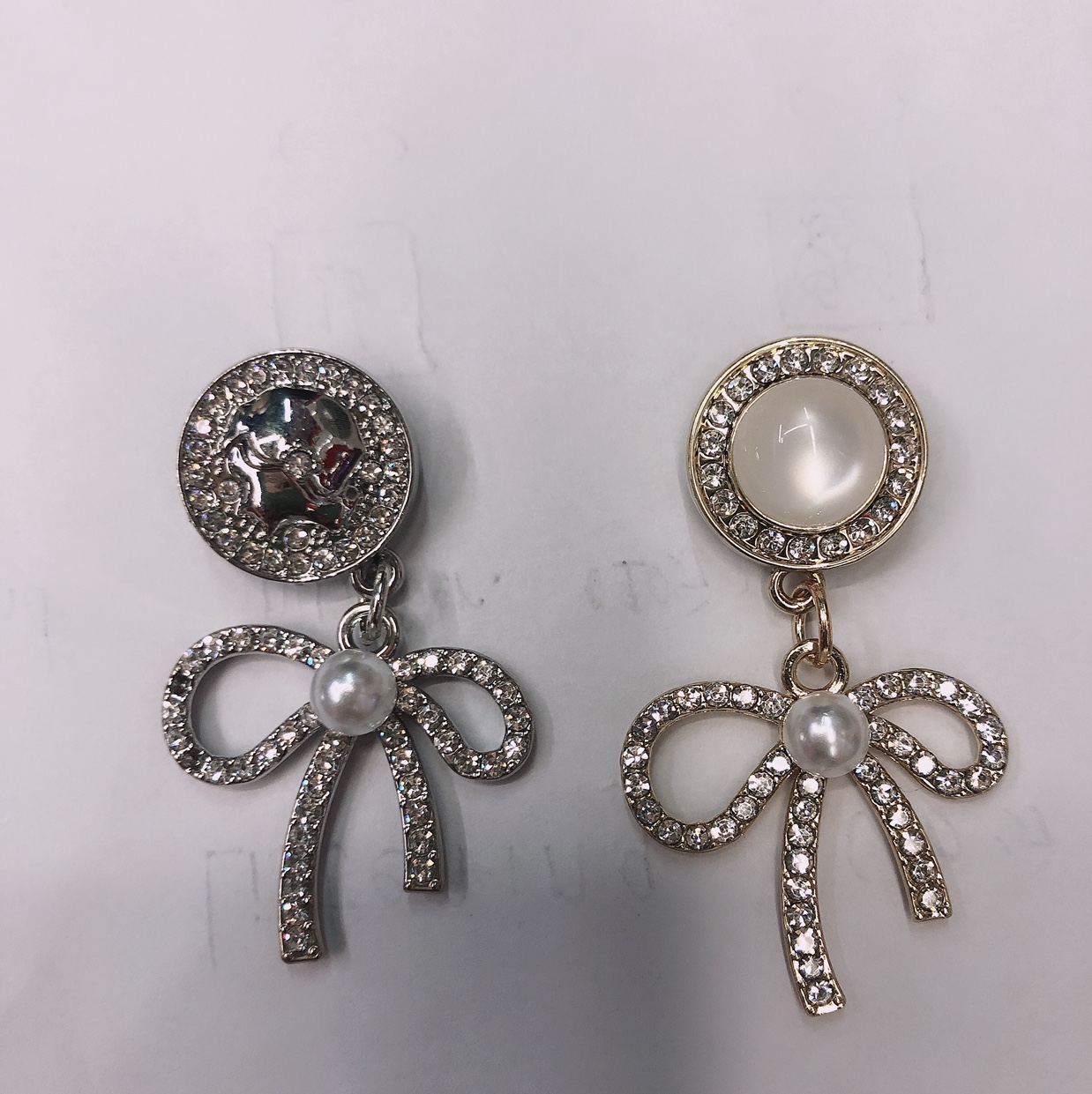 Hang a pendant brooch thumbnail