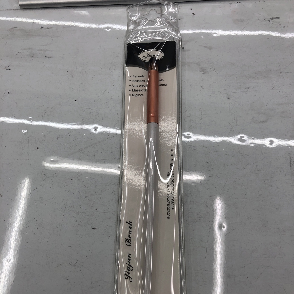 7.3 White pole with a round tip