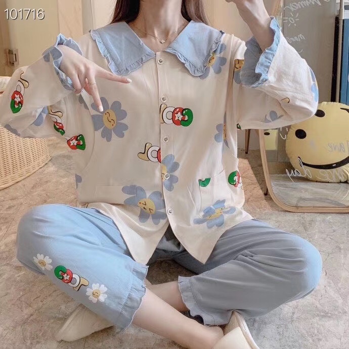 Postpartum mother breastfeeding pajama set