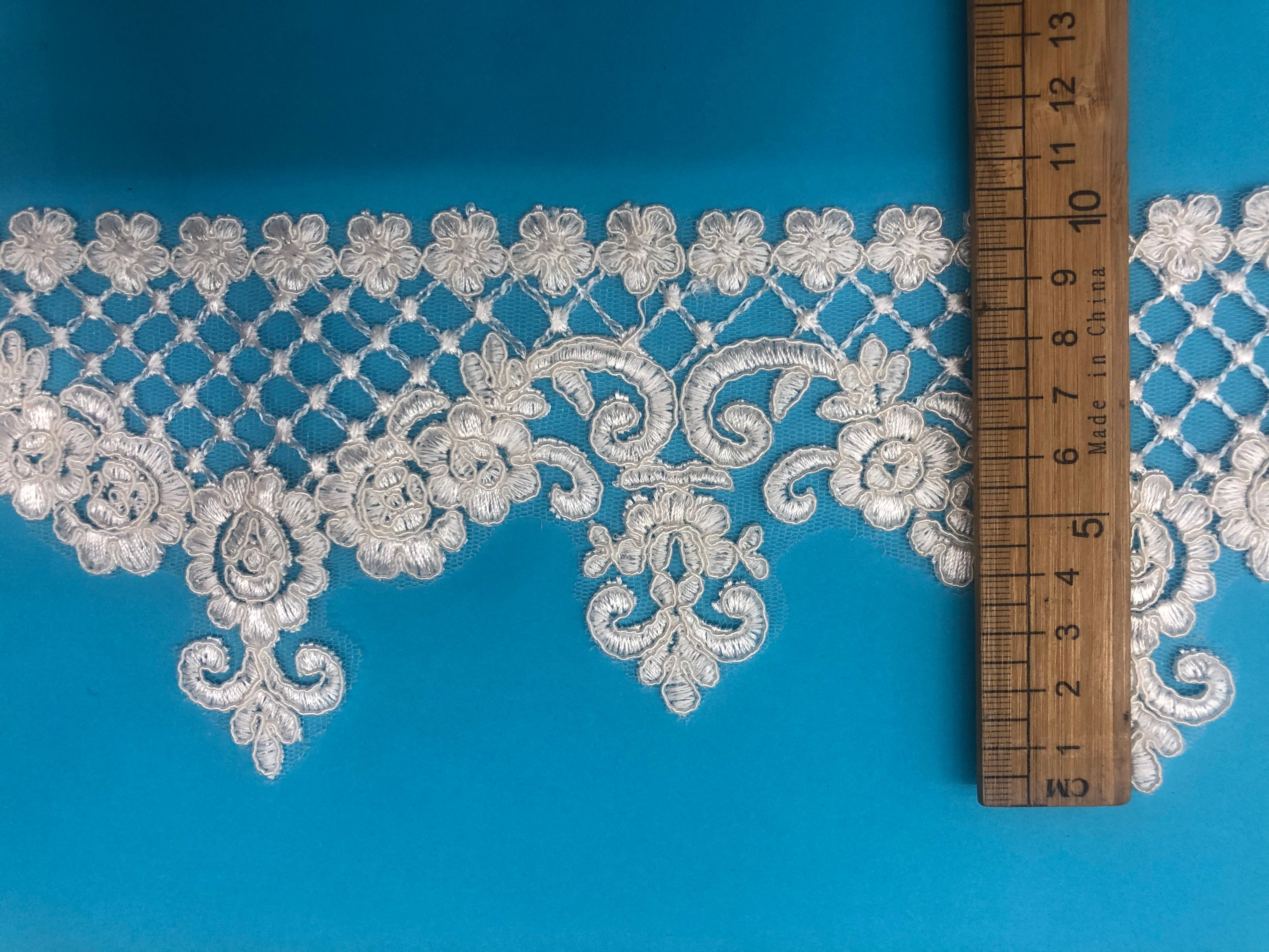 E2425高档精品人造丝花边电脑刺绣车骨花边
