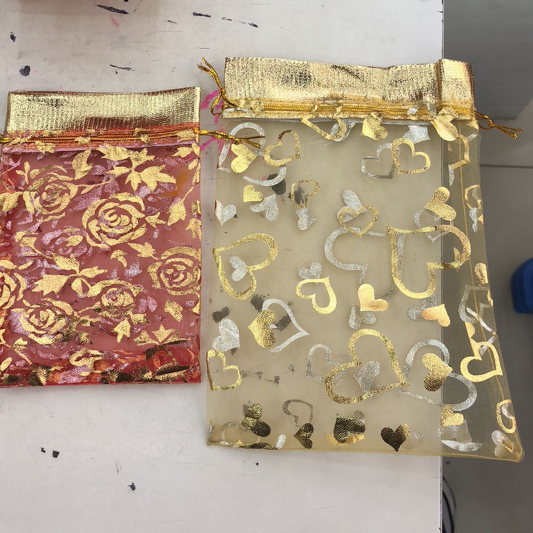 Gold-embossed fabric gold pockets 10*12